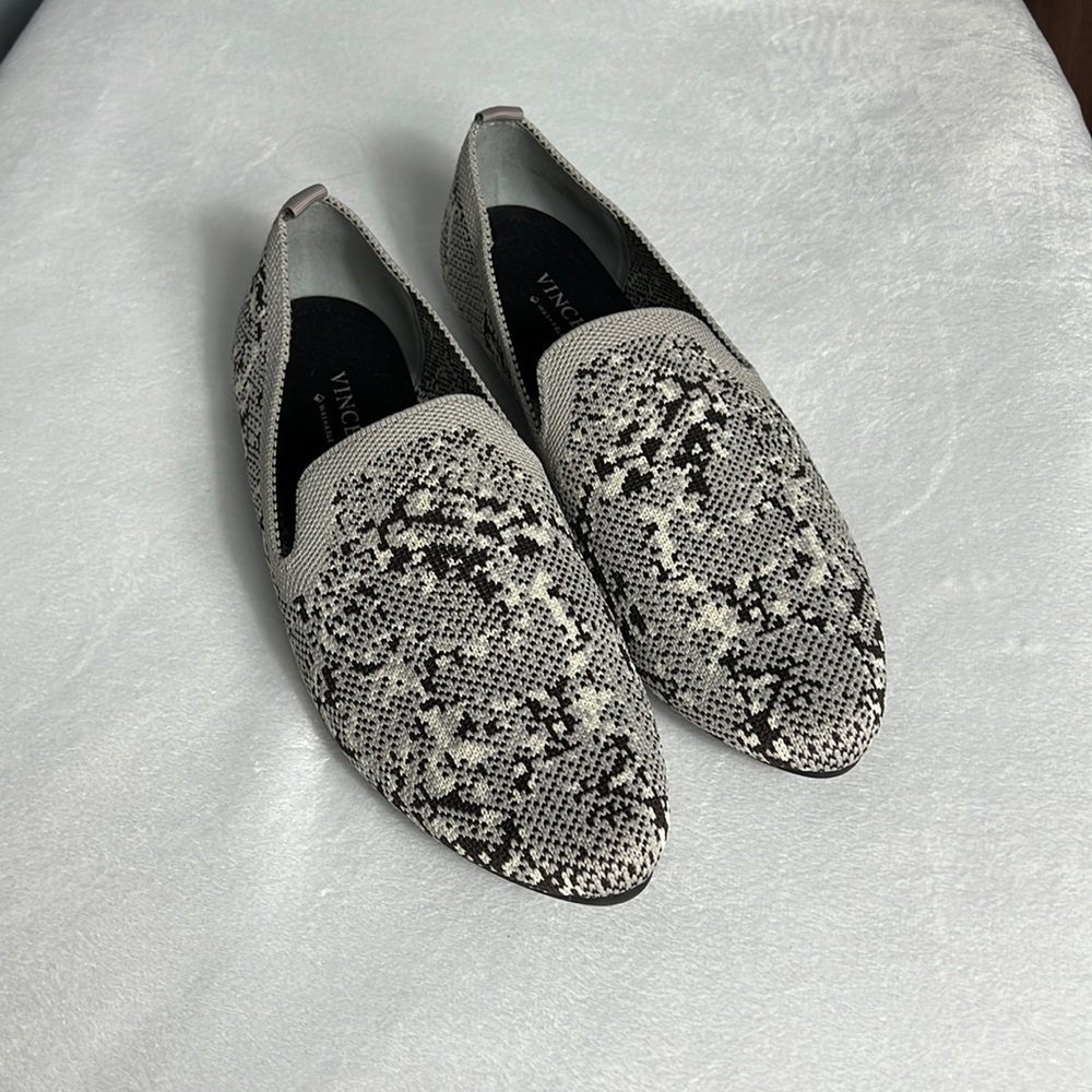 Vince Camuto Fabeau Washable Gray & White Snake Print Knit Loafers 9